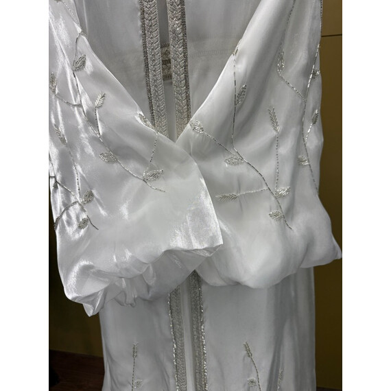 WHITE ABAYA