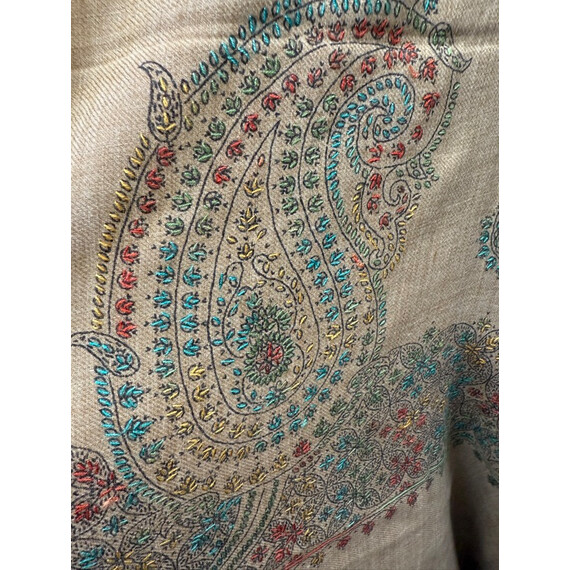 HANDMADE WOOLEN SHAWLS